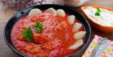 томатная похлебка с рыбой и картофелем