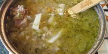 рассольник с перловкой и солеными огурцами