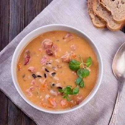 Сытный рассольник с фасолью и беконом