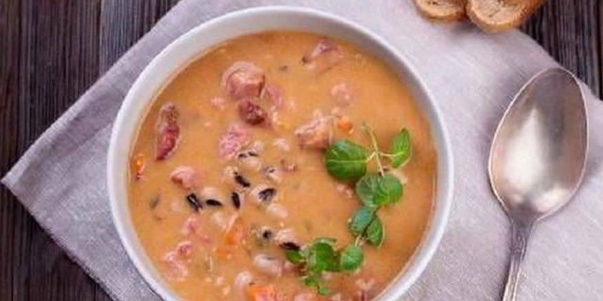 Рецепт сытного рассольника с фасолью и беконом