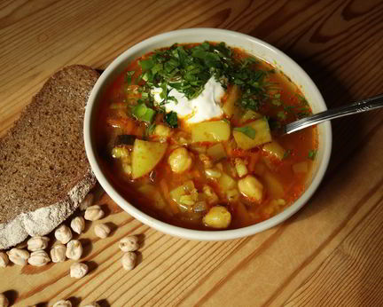 Вегетарианский рассольник с нутом