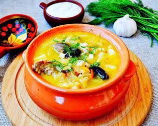 Кислые щи с утиными потрошками и черносливом