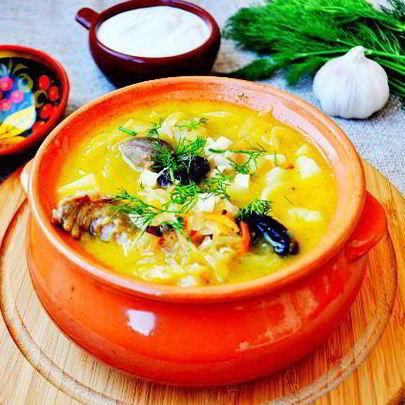 Кислые щи с утиными потрошками и черносливом