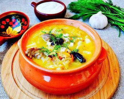 Кислые щи с утиными потрошками и черносливом