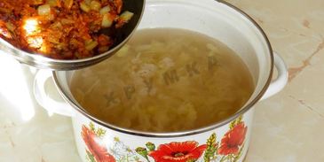 постные щи с фасолью, консервированной и капустой