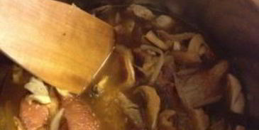 щи из кислой капусты с грибами