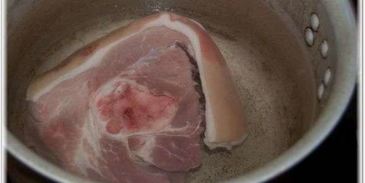 щи из квашеной капусты со свининой