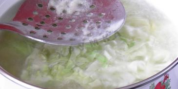 щи из молодой капусты с курицей