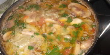 щи на курином бульоне с шампиньонами