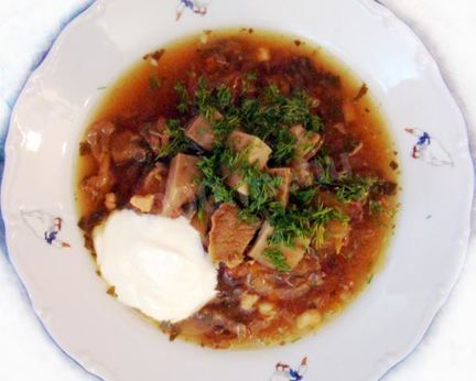 Щи полные по Похлебкину в горшочке с говядиной и грибами