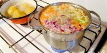 щи с тушенкой