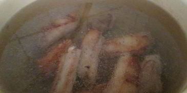 щи со свиными ребрами и яблоком