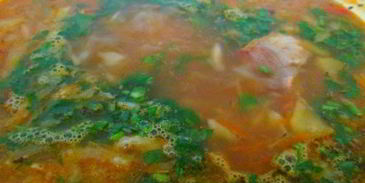 щи со свиными ребрами и яблоком