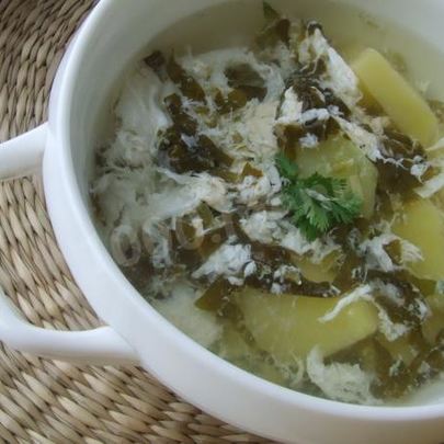 Зеленые щи из щавеля с яйцом без мяса