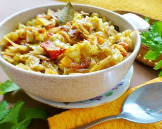 Капустная солянка с беконом и перловкой