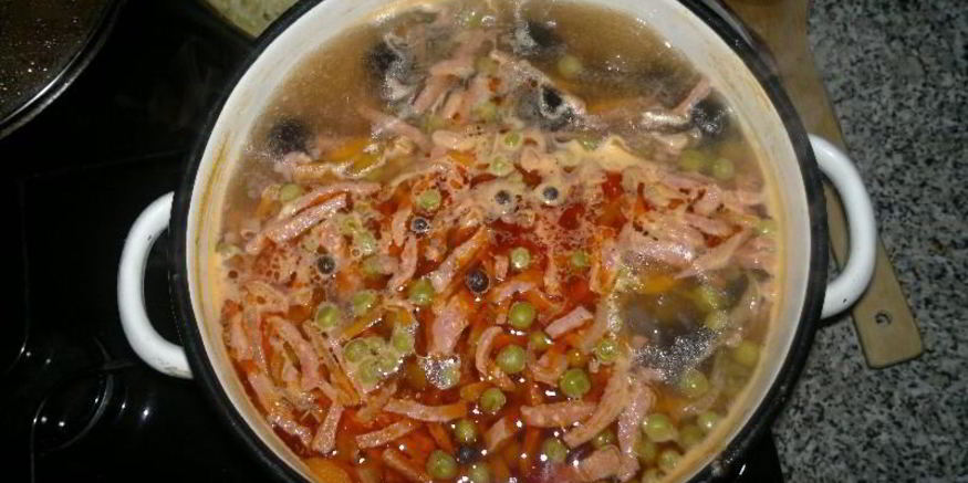 Рецепт мясной сборной солянки с картошкой