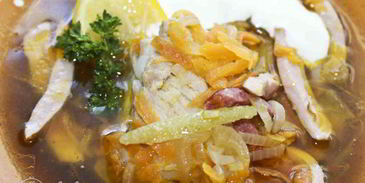 мясная солянка с колбасами