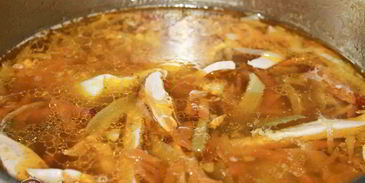 мясная солянка с колбасами