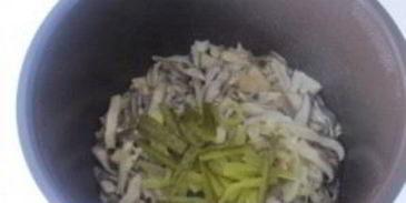 солянка из капусты с грибами в мультиварке