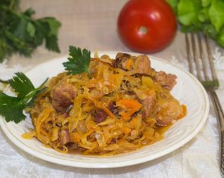 Солянка из квашеной капусты с мясом