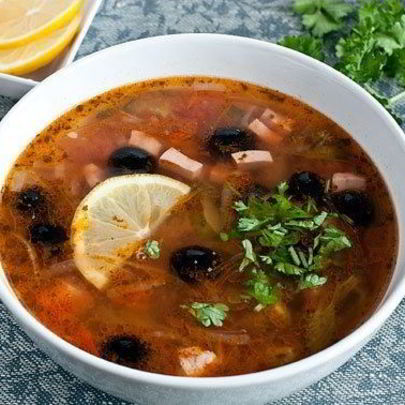 Солянка по-домашнему с колбасой