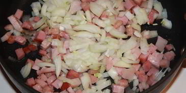 солянка с говяжьим сердцем и охотничьими колбасками