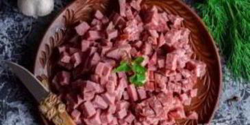 солянка с колбасой и маслинами