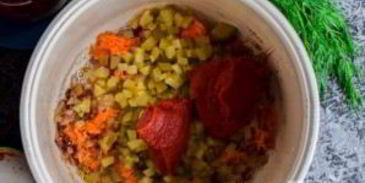 солянка с колбасой и маслинами