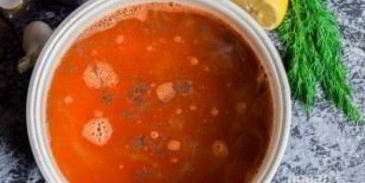 солянка с колбасой и маслинами