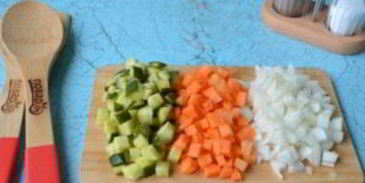 солянка с копченостями в хлебе