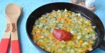 солянка с копченостями в хлебе