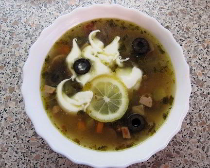 Солянка с маслинами