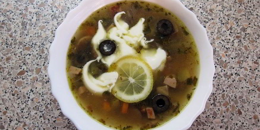 Рецепт солянки с маслинами