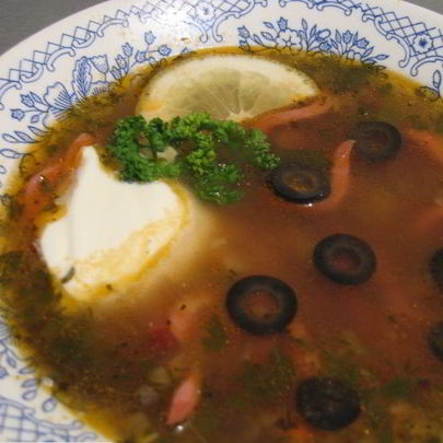 Солянка с сосиской и картошкой