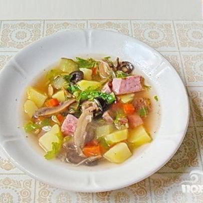 Солянка с ветчиной и грудинкой