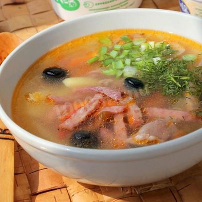 Солянка в мультиварке с картошкой