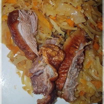 Утка с капустой