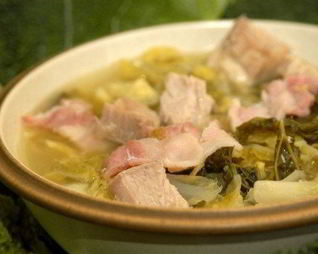 Суп из картофеля и савойской капусты с беконом