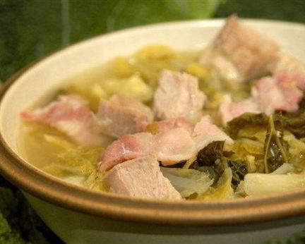 Суп из картофеля и савойской капусты с беконом