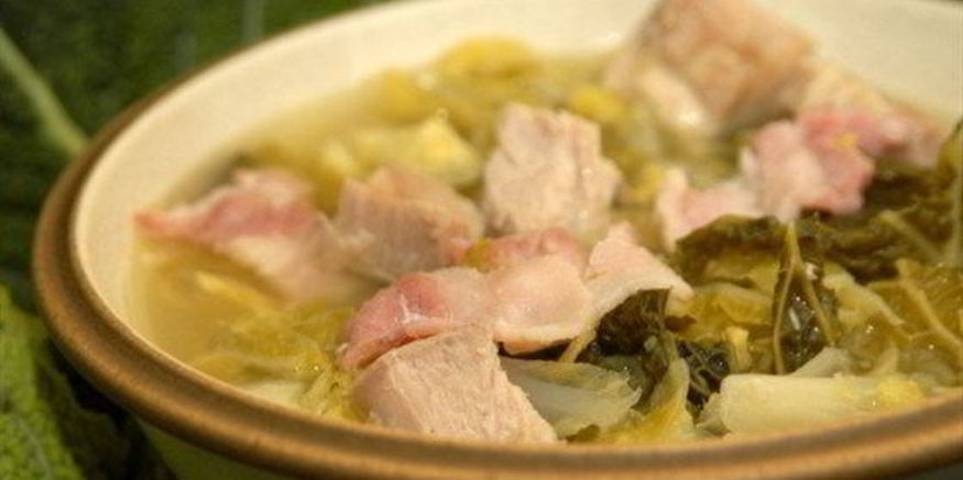 Рецепт супа из картофеля и савойской капусты с беконом