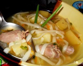Суп из куриных потрошков с лапшой