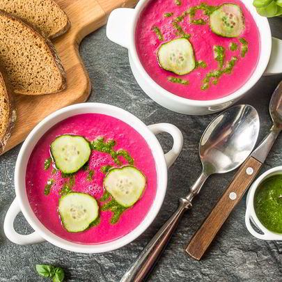 Холодный суп-пюре из свеклы с песто