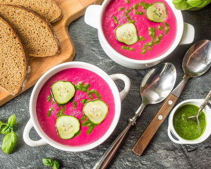 Холодный суп-пюре из свеклы с песто