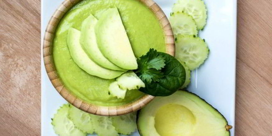 Рецепт летнего супа-пюре с авокадо и огурцами