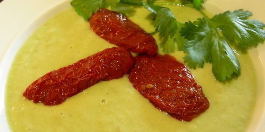 Рецепт супа-пюре из авокадо с кинзой и вялеными томатами