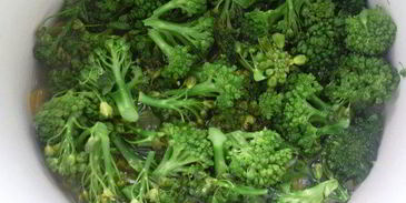 суп-пюре из брокколи с сырным сливочным соусом