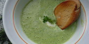 суп-пюре из брокколи с сырным сливочным соусом