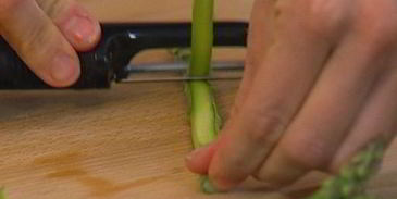 суп-пюре из спаржи с клецками из феты