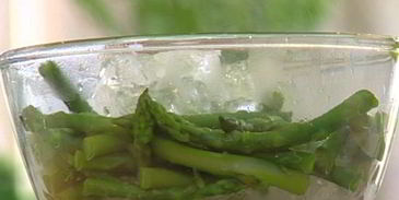 суп-пюре из спаржи с клецками из феты