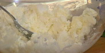 суп-пюре из спаржи с клецками из феты